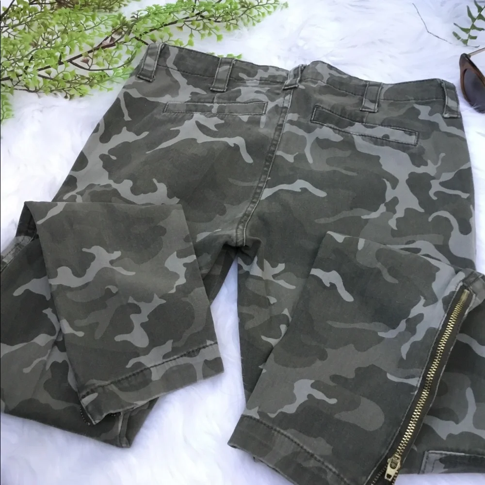 Forever 21 Women’s Distressed Camo skinny pants - Picture 3 of 8